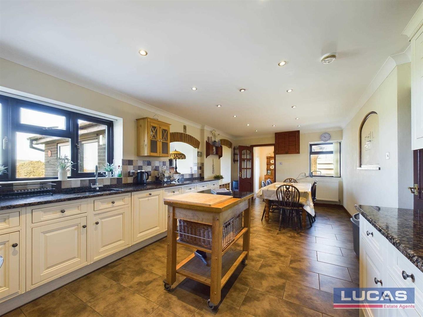 5 bed property in Llanrhyddlad, Llanrhyddlad